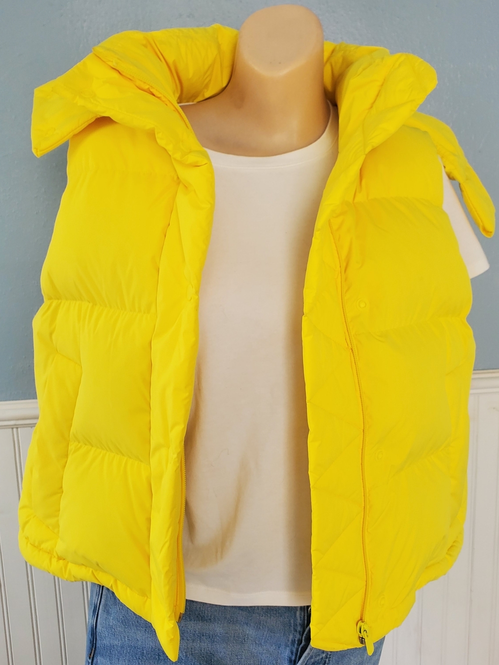 Lululemon Wunder Puff Cropped Vest. Size 4